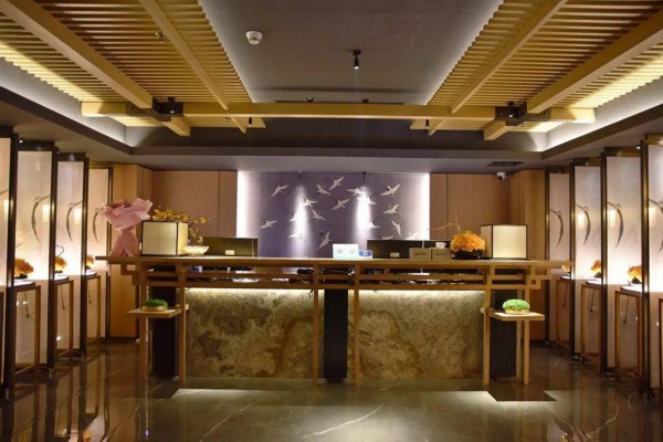 成都大爷分享喝茶秘诀，轻松养生又解压(成都喝茶方法)